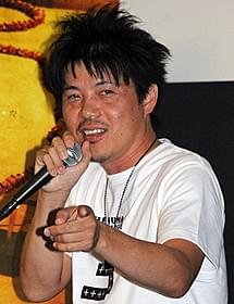 ロスを拠点に活動する北村昭博「ムカデ人間」