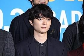 舞台挨拶に立った染谷将太「バクマン。」
