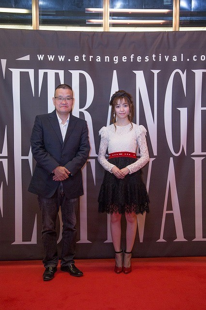「劇場霊」主演の島崎遥香、仏エトランジェ映画祭でフランス語を披露！