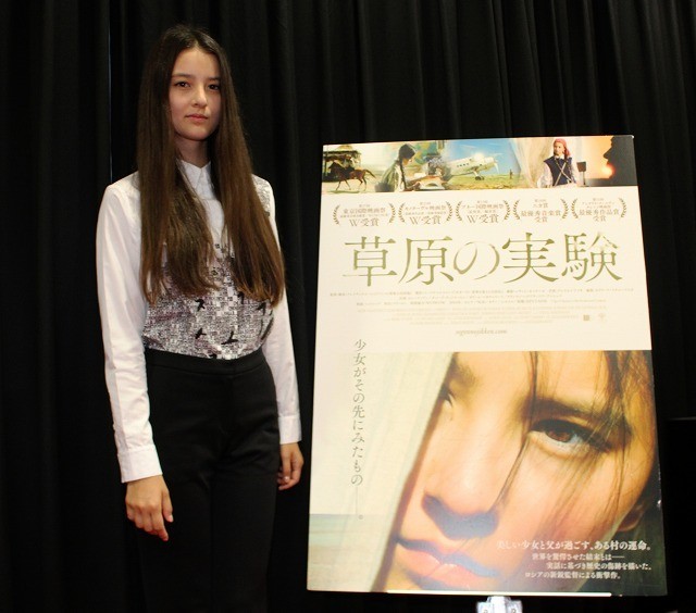 「草原の実験」話題の美少女エレーナ・アンが来日！ 現在17歳、その素顔に迫る - 画像3