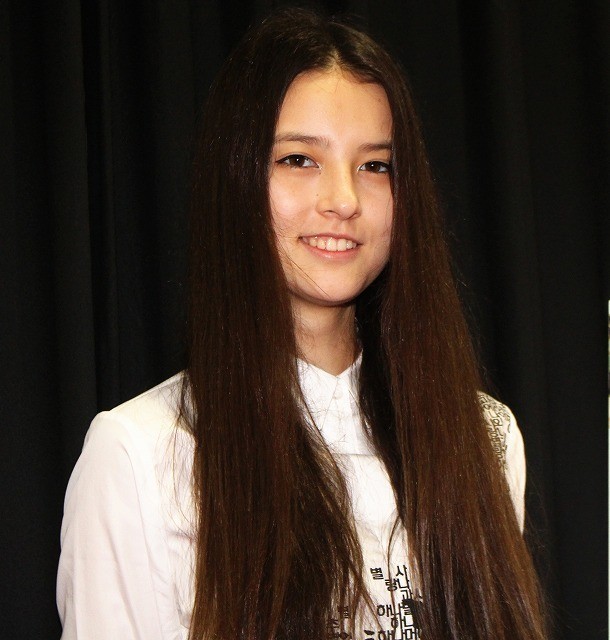 「草原の実験」話題の美少女エレーナ・アンが来日！ 現在17歳、その素顔に迫る - 画像1