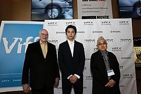 映画祭のプログラマー、トニー・レインズ氏と共に「GONIN」