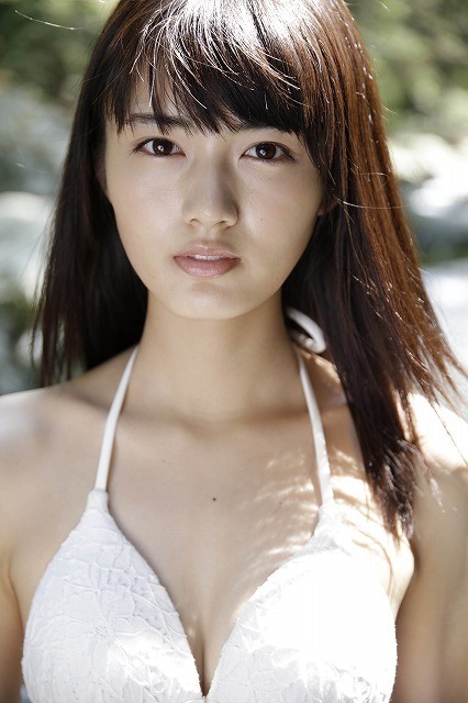 注目の若手女優・水谷果穂、初写真集が11月に発売！水着姿に初挑戦 - 画像1