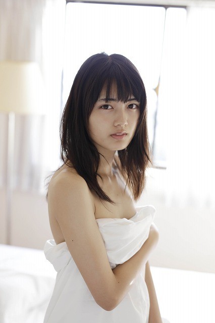 注目の若手女優・水谷果穂、初写真集が11月に発売！水着姿に初挑戦 - 画像2