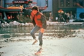 「バック・トゥ・ザ・フューチャー2」の一場面