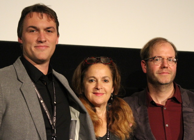 （左から）ロバート・バドロー監督、プロデューサーの ジェニファー・ジョナス、デビッド・ブレイド