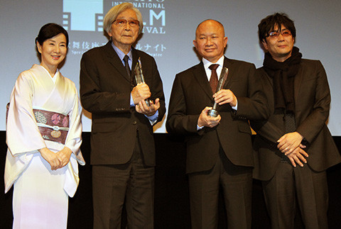 登壇した（左から）吉永小百合、 山田洋次監督、ジョン・ウー監督、大友啓史監督