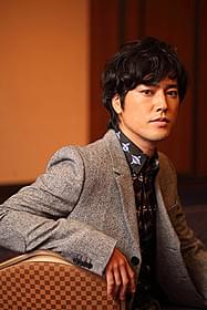 撮影が7時間に及んだという 雨中のアクションシーンも注目「劇場版 MOZU」