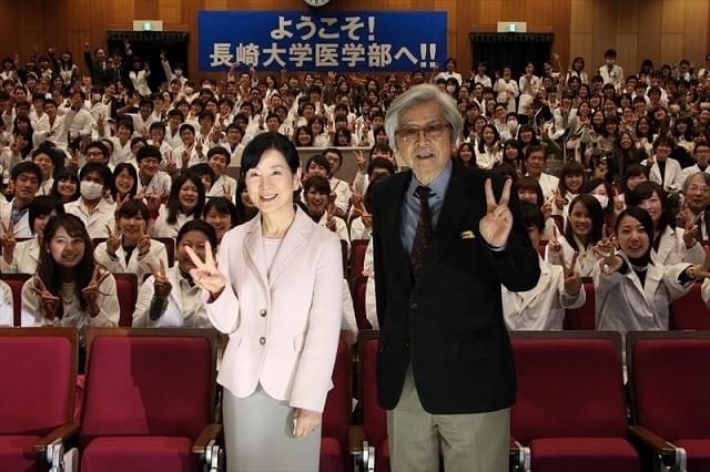 吉永小百合＆二宮和也、「母と暮せば」ロケ地長崎に凱旋！サプライズ登場にファン歓喜