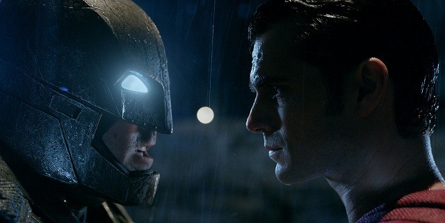 「バットマン vs スーパーマン」で2大ヒーローが対決