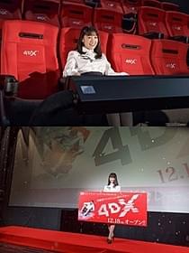 場内には雪が降る演出も「スター・ウォーズ フォースの覚醒」