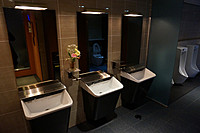 日本一トイレのきれいな劇場を目指しているというだけあって、トイレはまるで高級ホテルのように豪華。
