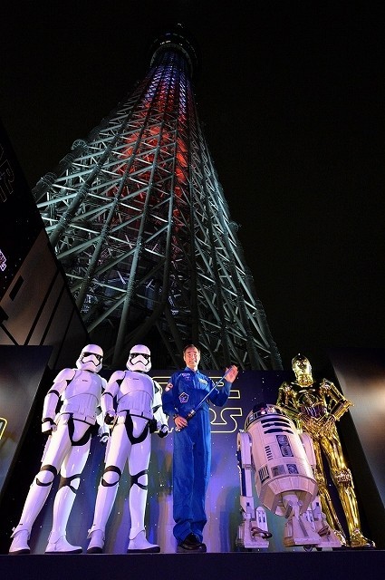 東京スカイツリーが“正義”と“悪”でライティング！