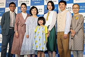 舞台挨拶に立った小林聡美、もたいまさこら