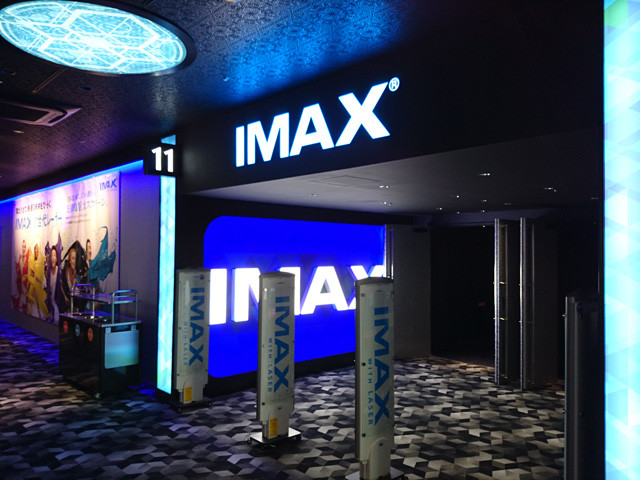 IMAX次世代レーザーの入口。金属探知機みたいなものはなんなのだろうか。