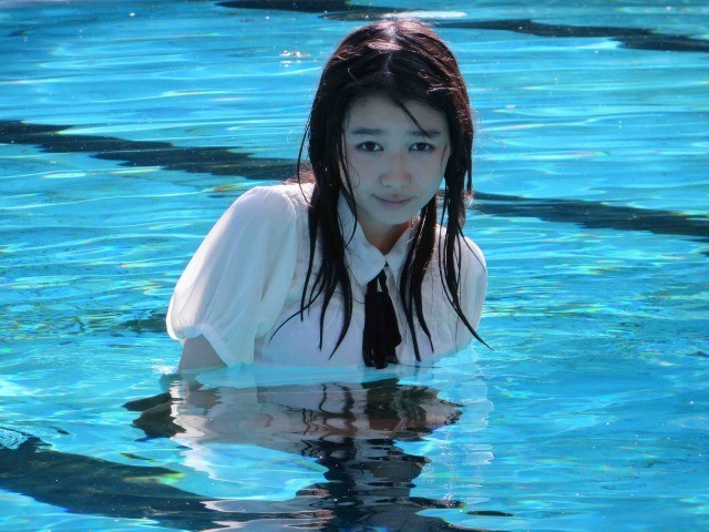 「Seventeen」モデル岡本夏美、日本初4DX専用映画「ボクソール★ライドショー」でのオフショット公開！