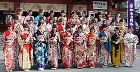 成人式を迎えた32人