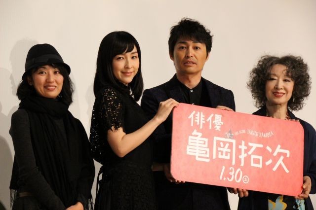 和気あいあいとした雰囲気の横浜聡子監督と出演者たち
