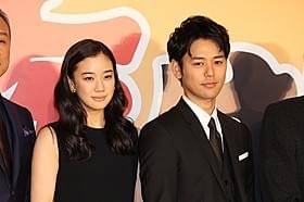共演した蒼井優と妻夫木聡「家族はつらいよ」