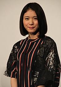 舞台挨拶に立った松岡茉優「猫なんかよんでもこない。」