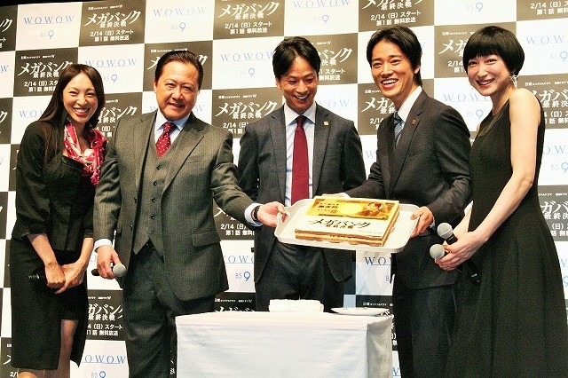36歳の誕生日を迎えた桐谷健太（右から2人目）