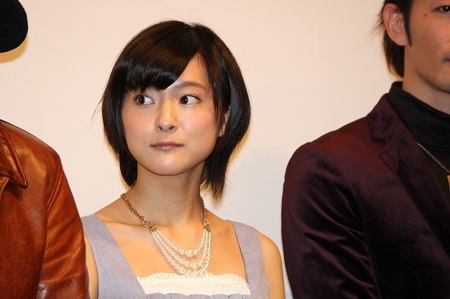 「AKB48」入山杏奈、共演の松山優太に“目力”ほめられ照れ笑い