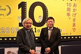オープニングを盛り上げた山田洋次監督と本広克行監督「家族はつらいよ」