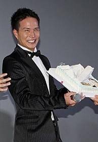 照れながらも満面の笑みを浮かべた市原隼人「ホテルコパン」