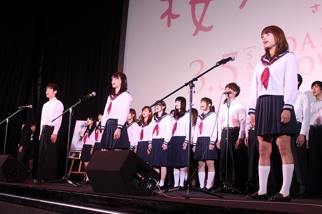 山本舞香、セーラー服姿で「桜ノ雨」を合唱！「本当にいい歌」と大感激 - 画像10