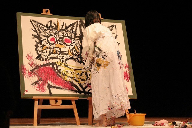 現代美術家・小松美羽氏、ライブペインティングで「百日紅」の世界に迫る - 画像4