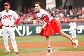 初の単独始球式を経験した前田敦子「モヒカン故郷に帰る」