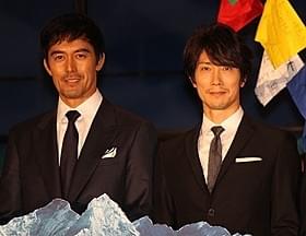 舞台挨拶に立った阿部寛と佐々木蔵之介「エヴェレスト 神々の山嶺(いただき)」