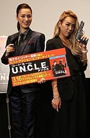 登場人物を意識した衣装で登場した遼河はるひ&GENKING「コードネーム U.N.C.L.E.」