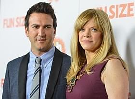 ジョシュ・シュワルツとステファニー・サベージ「カレンダーガール」