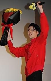 サプライズ登場した菅田将暉「暗殺教室 卒業編」