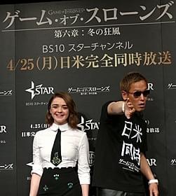 来日が念願だったと語るメイジー・ ウィリアムズとじゅんいちダビッドソン