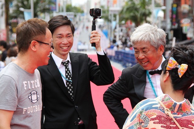 沖縄国際映画祭、国際通りレッドカーペットで山本彩、橋本マナミらに大声援 - 画像17