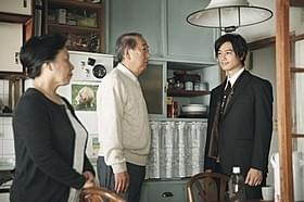 斎藤工が妙な立ち居振る舞いの青年を演じる「団地」