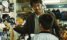 阿部寛が演じるダメ親父の本編映像「海よりもまだ深く」