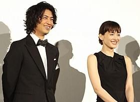 爆笑トークを繰り広げた綾瀬はるかと斎藤工「高台家の人々」