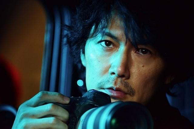 福山雅治、ヒゲたくわえたパパラッチ姿を初披露！主演作「SCOOP！」ビジュアル公開