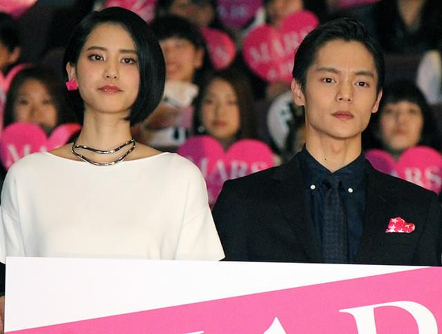 山崎紘菜と窪田正孝