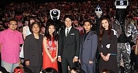舞台挨拶を盛り上げた鈴木亮平ら「HK 変態仮面」