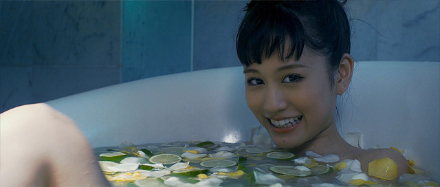 前田敦子、新曲MVでランジェリー姿や入浴シーン 「本能のまま生きる女性」を奔放に - 画像6