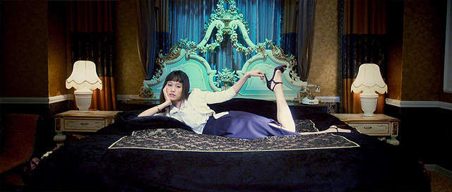 前田敦子、新曲MVでランジェリー姿や入浴シーン 「本能のまま生きる女性」を奔放に - 画像13
