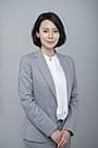 庶民派のルポライター役に扮する中谷美紀