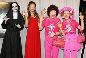 モデルの池田美優と林家ペー・パー子夫妻「死霊館 エンフィールド事件」