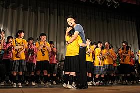 吹奏楽部の女子生徒を身長差ハグ!「青空エール」