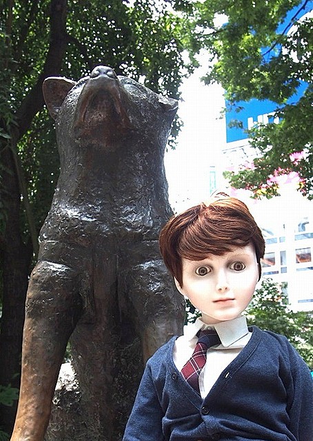 人形ホラー「ザ・ボーイ」ブラームスが来日！ 東京観光を楽しむ - 画像1
