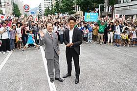 北九州でオールアップを迎えた水谷豊と反町隆史